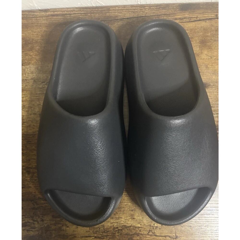 Men’s Size 7 Adidas Yeezy Onyx Slide